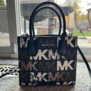 Michael Kors Mercer Medium Messenger